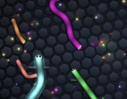 エサを食べてヘビっぽいキャラを成長させていくゲーム Slither.io